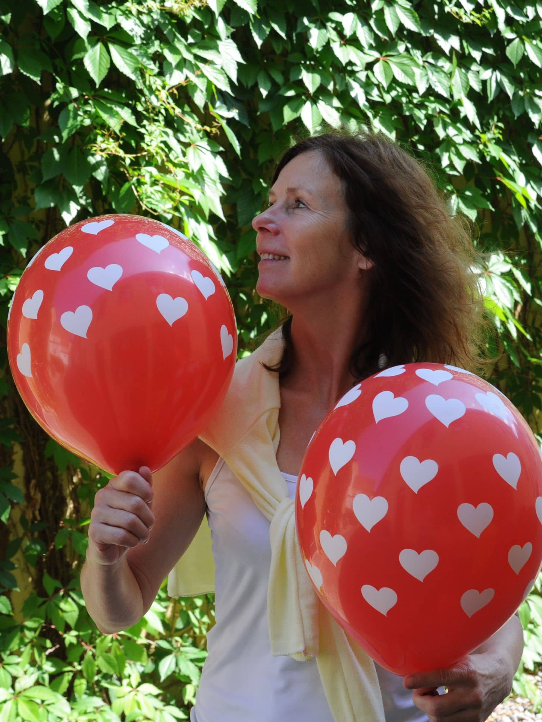 Annett Blohm mit Luftballons